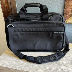 Briggs & Riley 231X-4 Black Expandable Travel Shoulder Bag